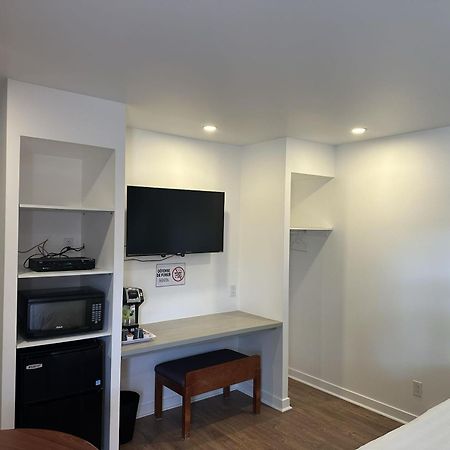 Motel Chez Nous Лавал Екстериор снимка