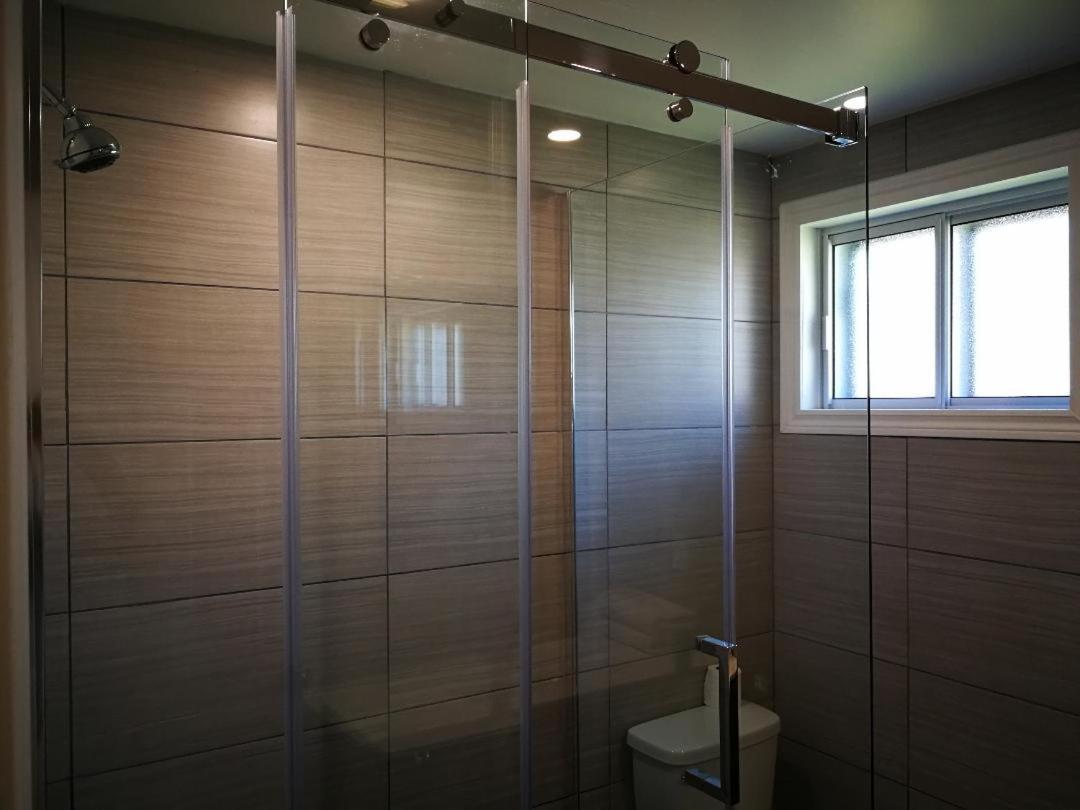 Motel Chez Nous Лавал Екстериор снимка
