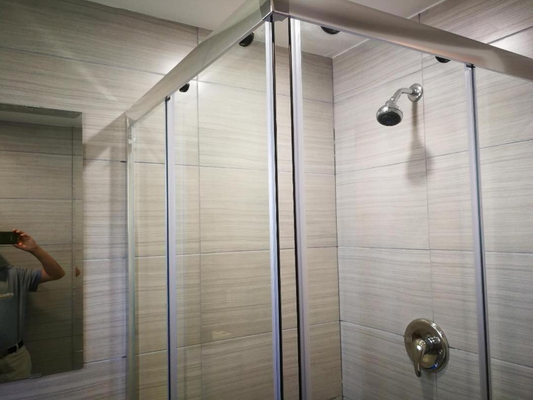 Motel Chez Nous Лавал Екстериор снимка
