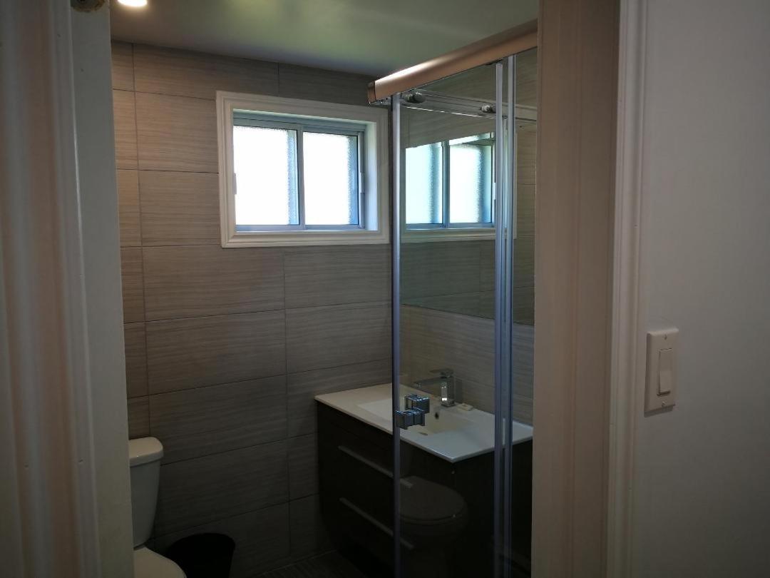 Motel Chez Nous Лавал Екстериор снимка