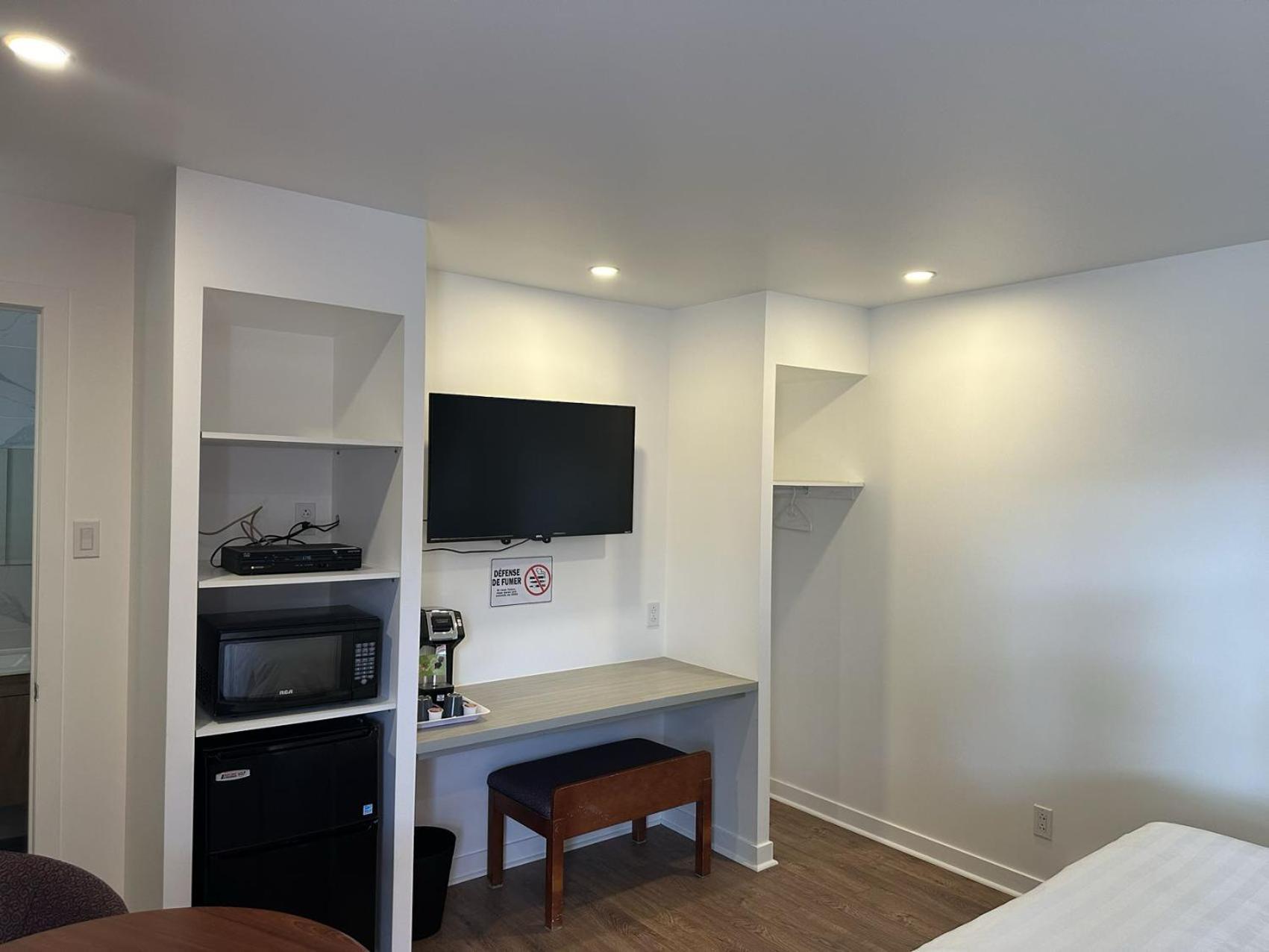 Motel Chez Nous Лавал Екстериор снимка