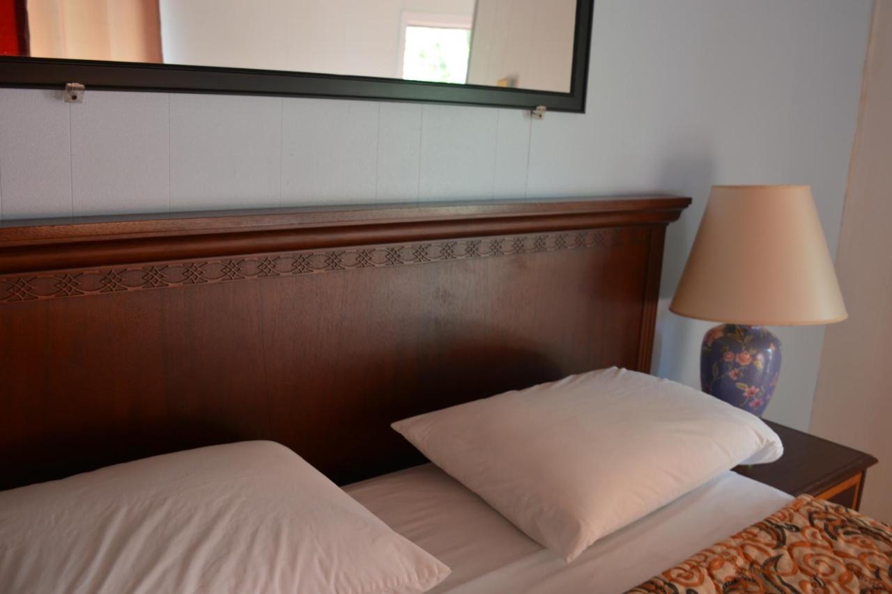 Motel Chez Nous Лавал Екстериор снимка