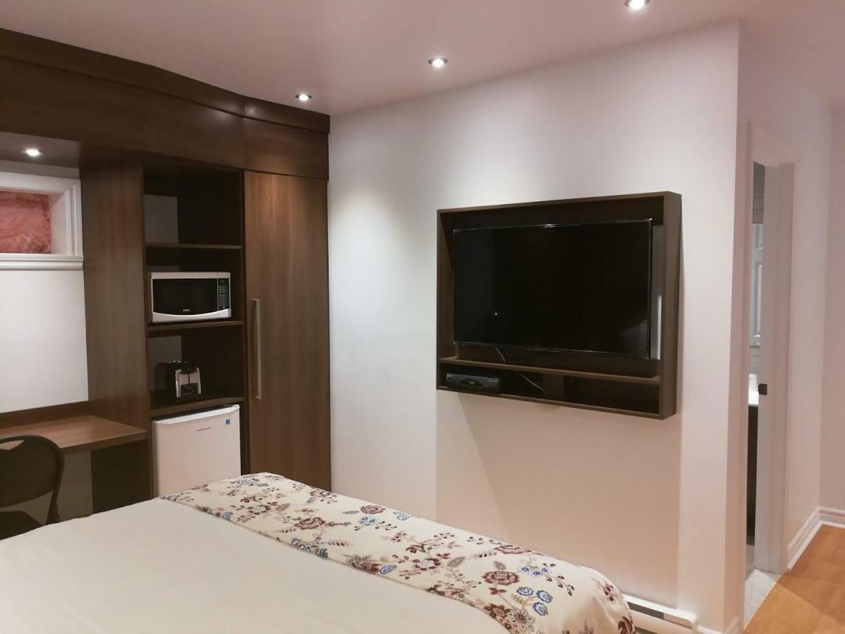 Motel Chez Nous Лавал Екстериор снимка