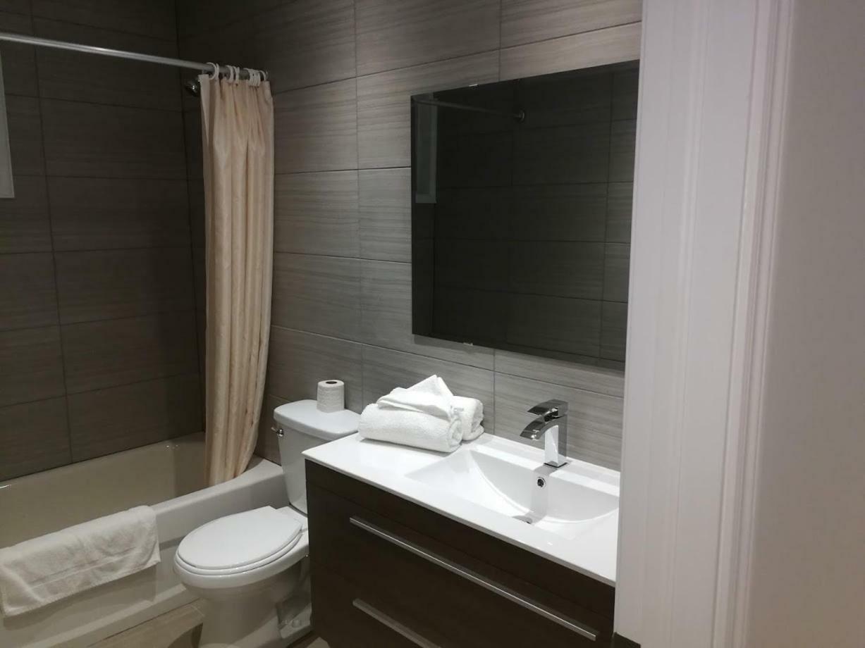 Motel Chez Nous Лавал Екстериор снимка