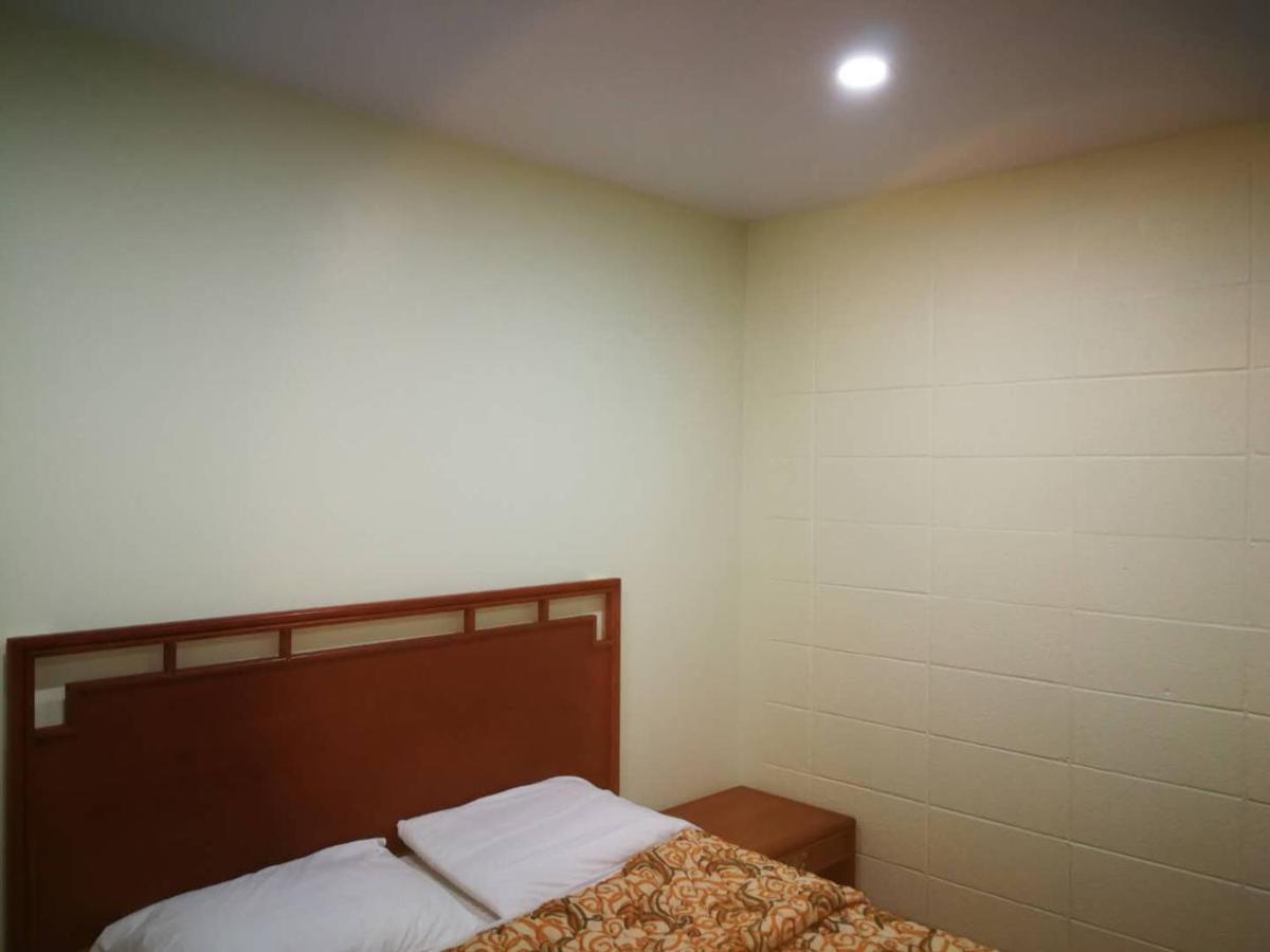 Motel Chez Nous Лавал Екстериор снимка